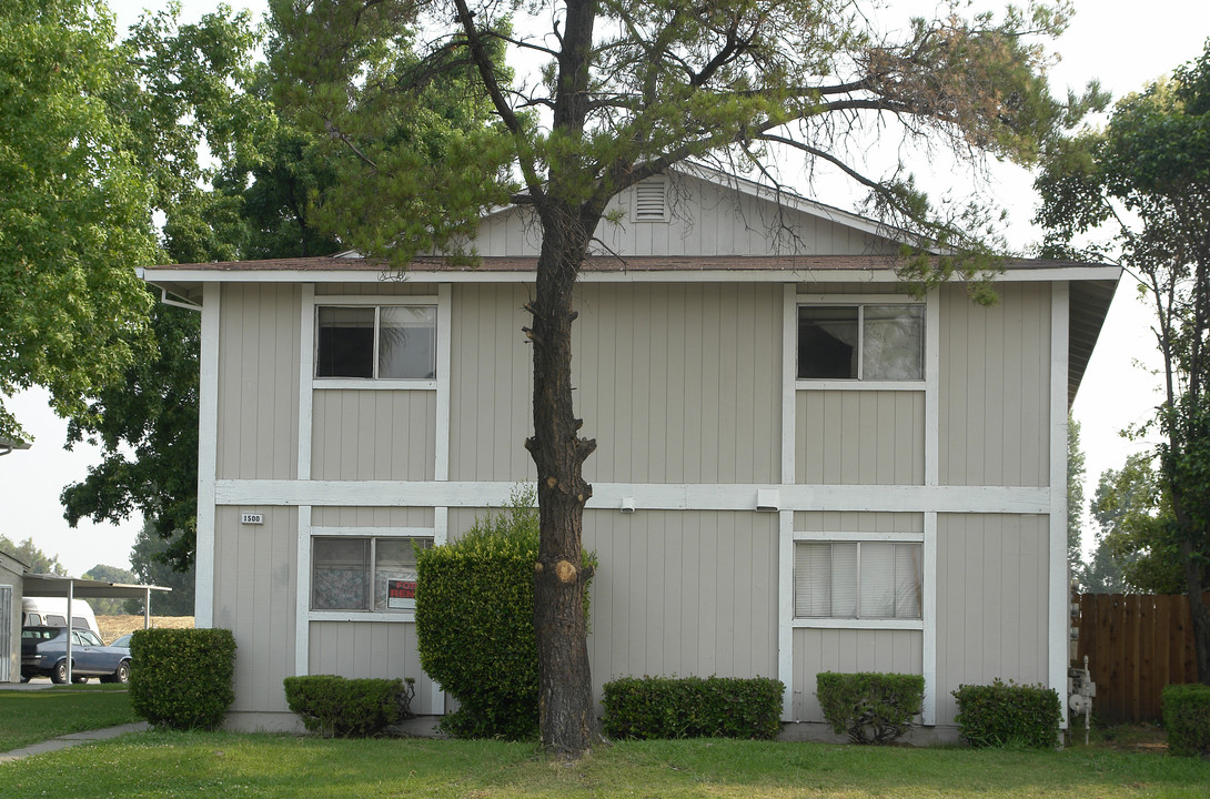 1500 Sycamore Dr in Antioch, CA - Building Photo