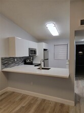 9942 Nob Hill Ln in Sunrise, FL - Building Photo - Building Photo