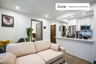 Room in Shared 3 bed/2 bath home in New York, NY - Building Photo - Building Photo