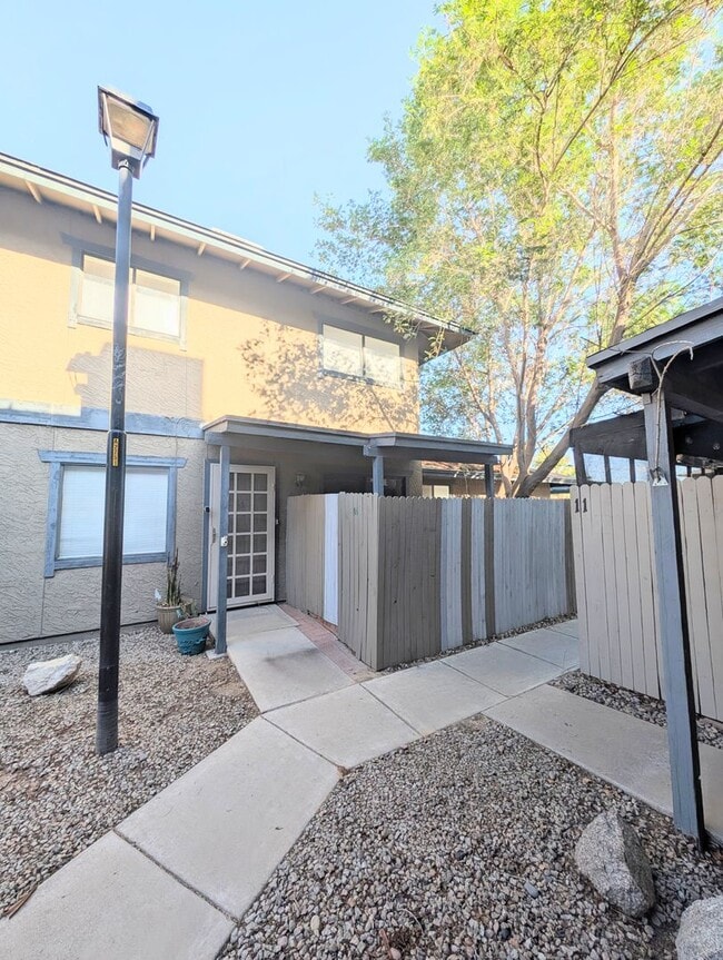 286 W Palomino Dr