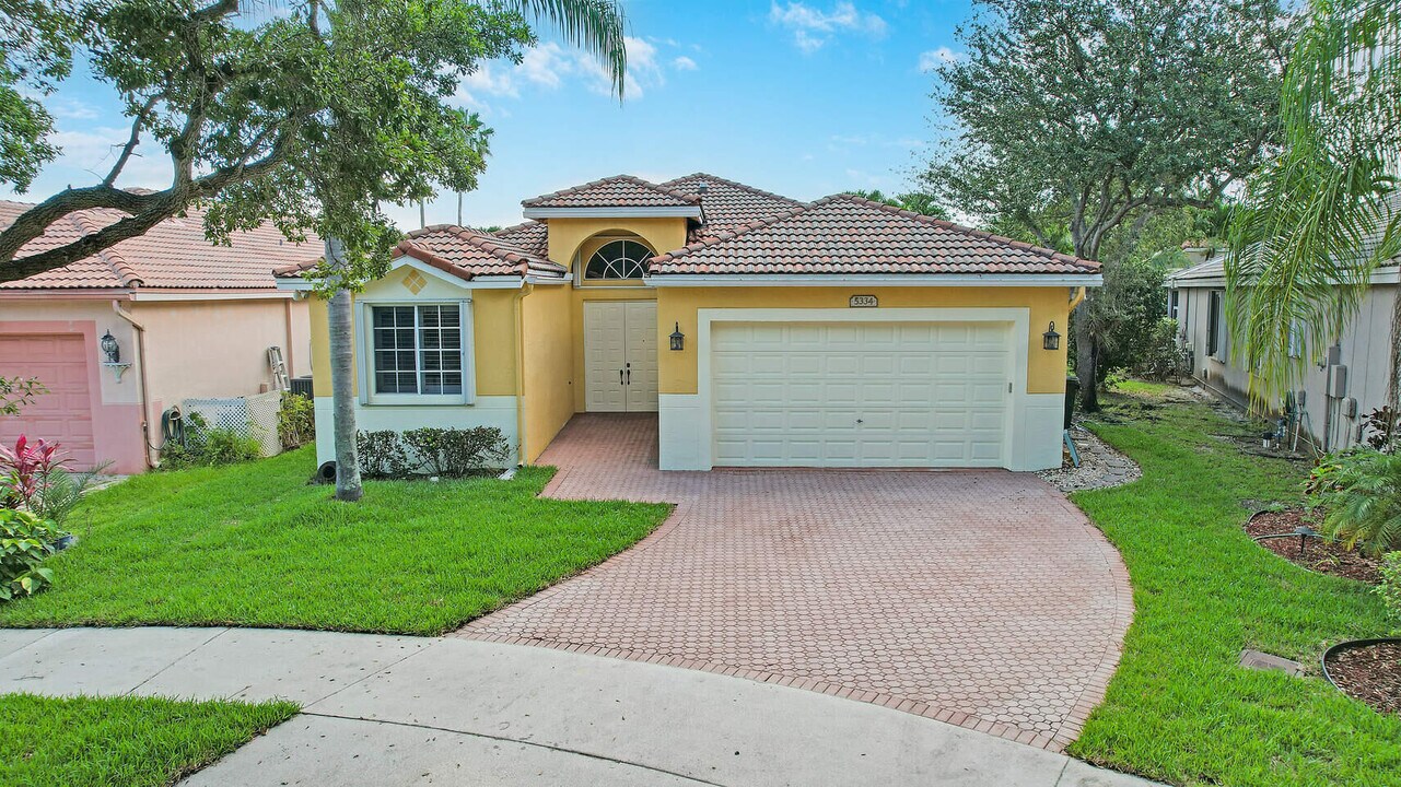 5334 Osprey St in Coconut Creek, FL - Building Photo