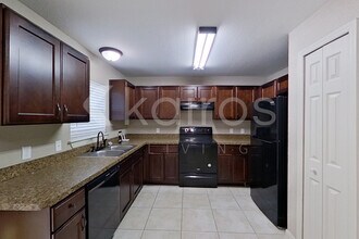 56 Fisher Way Pass in Ocklawaha, FL - Foto de edificio - Building Photo