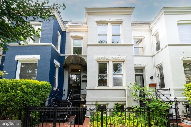 property at 128 Thomas St NW
