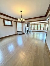 5137 W Henderson St in Chicago, IL - Building Photo - Building Photo