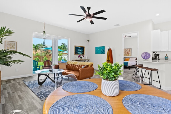 2420 Valentine St in Sarasota, FL - Building Photo - Building Photo
