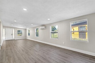 5210 S 84th St in Tampa, FL - Building Photo - Building Photo