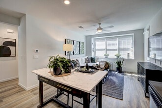 Solstice at Fiddyment Ranch in Roseville, CA - Foto de edificio - Interior Photo