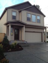 425 N Vernonia Rd in Saint Helens, OR - Building Photo