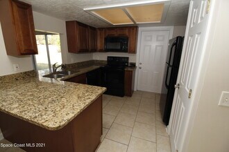 907 Commerce Rd SE in Palm Bay, FL - Building Photo - Building Photo