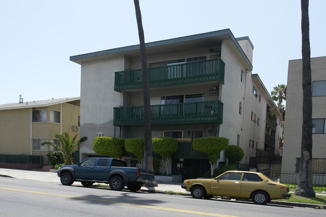 209 S Normandie Ave in Los Angeles, CA - Foto de edificio - Building Photo