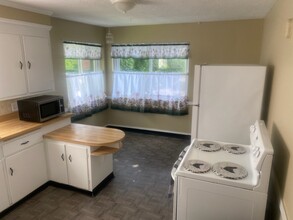 577 Main St in West Seneca, NY - Building Photo - Building Photo