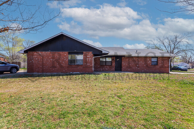 1156 N Edwards in Wichita, KS - Building Photo - Building Photo