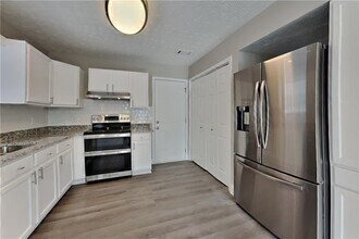 5021 Limerick Ln in Flowery Branch, GA - Building Photo - Building Photo