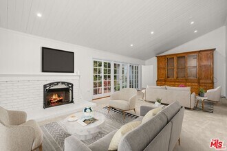 30604 Sicomoro Dr in Malibu, CA - Building Photo - Building Photo