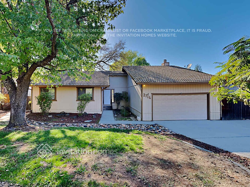 2716 Sterling Way in Cameron Park, CA - Foto de edificio