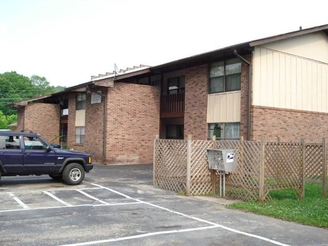 Willow Creek Apartments in Harriman, TN - Building Photo