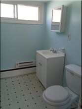 9 Cherry St, Unit 2 in East Hartford, CT - Foto de edificio - Building Photo