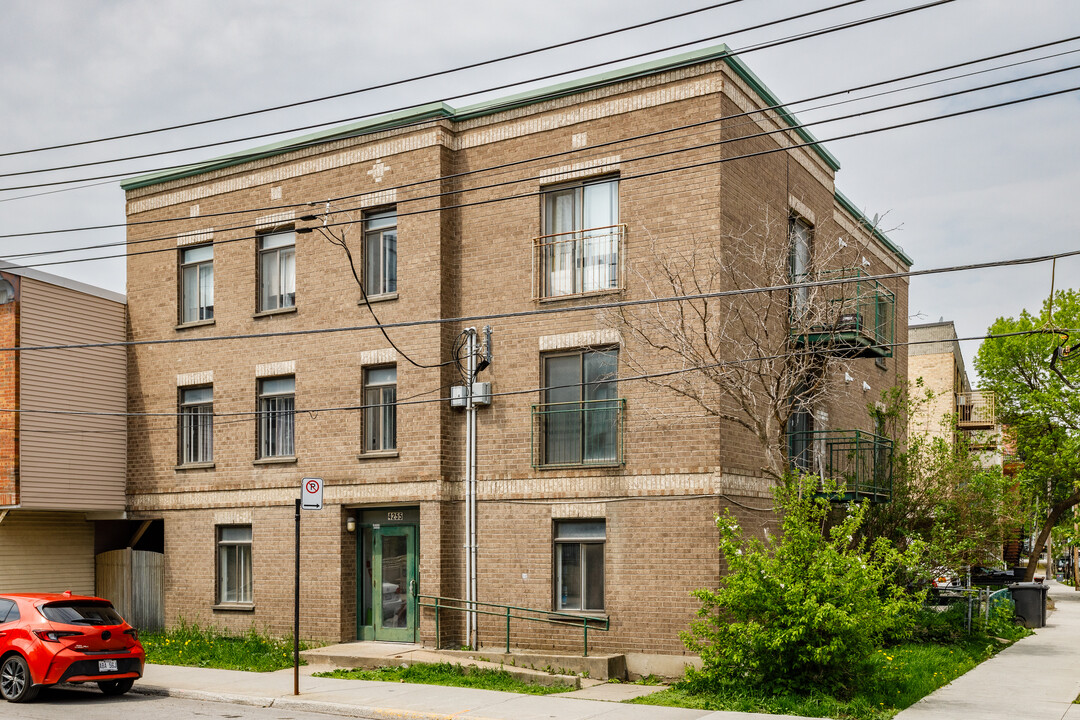 4255 Saint-Ambroise Rue in Montréal, QC - Building Photo