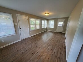 2201 Maple St in Des Moines, IA - Building Photo - Building Photo