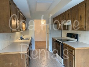 2160 S White Oak Dr in Wichita, KS - Building Photo - Building Photo