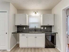 320 Wayne Ave in Edmond, OK - Building Photo - Building Photo