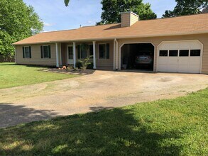 201 Deerchase Dr in Woodstock, GA - Building Photo - Building Photo