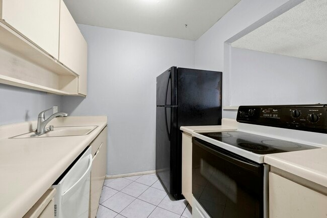 300 N Civic Dr in Walnut Creek, CA - Building Photo - Building Photo