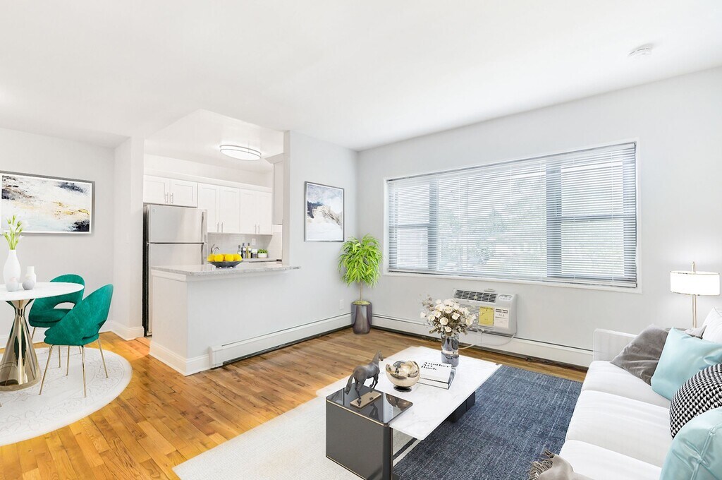 Eagle Rock Apartments at Hicksville & Jericho in Hicksville, NY