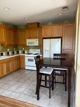 8520 Kern Ave in Gilroy, CA - Foto de edificio - Building Photo