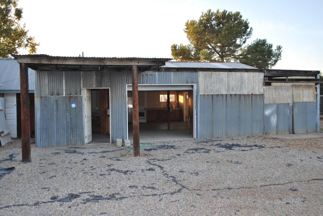 12712 E McKinley Ave in Sanger, CA - Foto de edificio