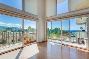 230 S Catalina Ave in Redondo Beach, CA - Building Photo