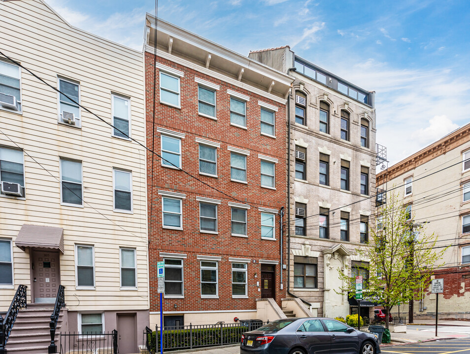 303 Monroe St in Hoboken, NJ - Building Photo