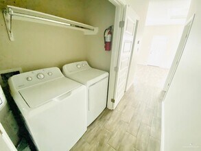 908 Kentucky St-Unit -2 in Alton, TX - Building Photo - Building Photo