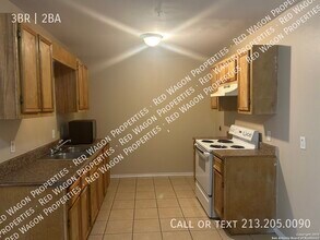 7639 Windsor Oaks in San Antonio, TX - Building Photo - Building Photo