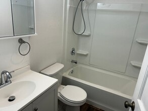 1720 E 12th St in Sioux Falls, SD - Building Photo - Building Photo