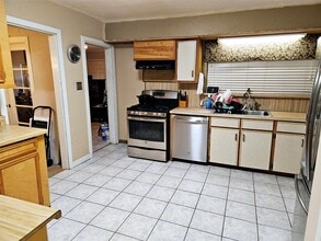 6903 Kingsway Dr in Houston, TX - Building Photo - Building Photo