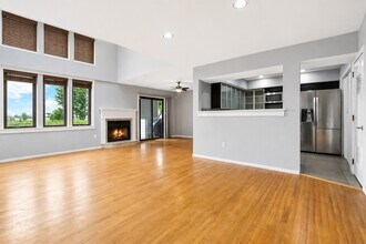 804 Spinnaker Ct in Secaucus, NJ - Building Photo - Building Photo