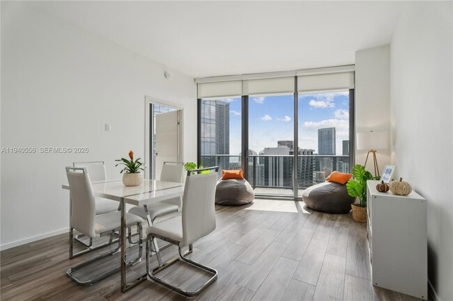 801 S Miami Ave, Unit 4803 in Miami, FL - Foto de edificio - Building Photo