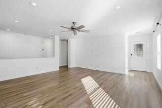 11239 Tribiani Ave in Las Vegas, NV - Foto de edificio - Building Photo