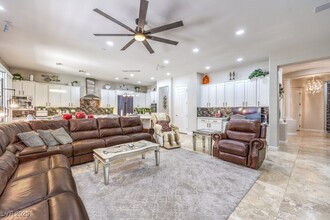 409 Lake Windemere St in Las Vegas, NV - Building Photo - Building Photo