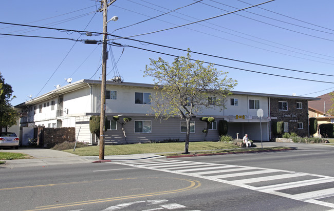 Dumont West in Hayward, CA - Building Photo - Building Photo