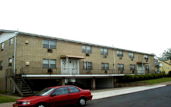 955 E 25th St in Paterson, NJ - Building Photo