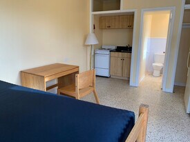 1605 NE 126th St in North Miami, FL - Building Photo