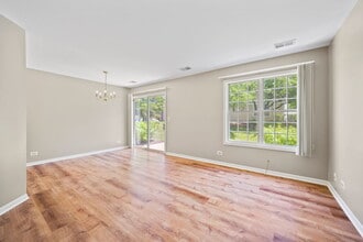 373 Winfield Ct in Schaumburg, IL - Building Photo - Building Photo
