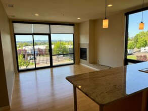7148 SW Gonzaga St in Portland, OR - Building Photo - Building Photo