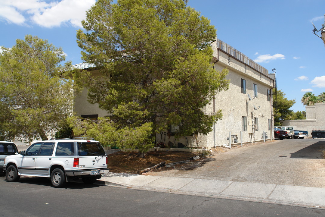 Jaffe Apartments in Las Vegas, NV - Building Photo