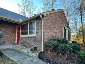 64 Country Pl Ct in Alpharetta, GA - Building Photo