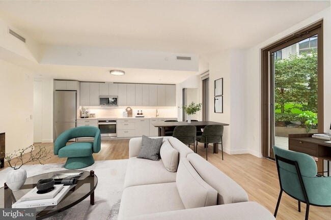 1630 Columbia Rd NW, Unit 104 in Washington, DC - Building Photo - Building Photo