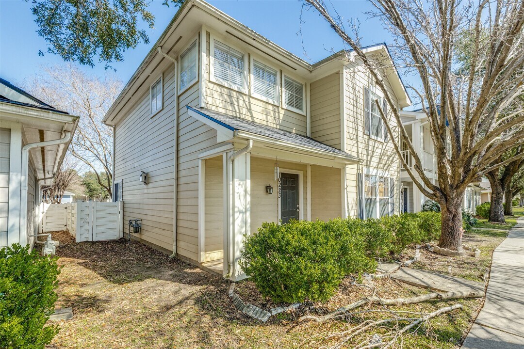 10223 Farrell Dr in Houston, TX - Building Photo