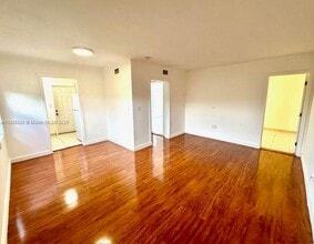 2101 Bay Dr in Miami, FL - Building Photo - Building Photo